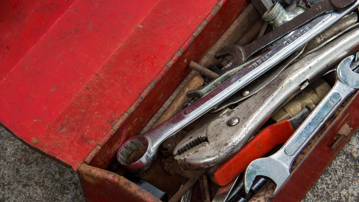 Store Your Tools With Uncooked Rice to Prevent Them From Rusting