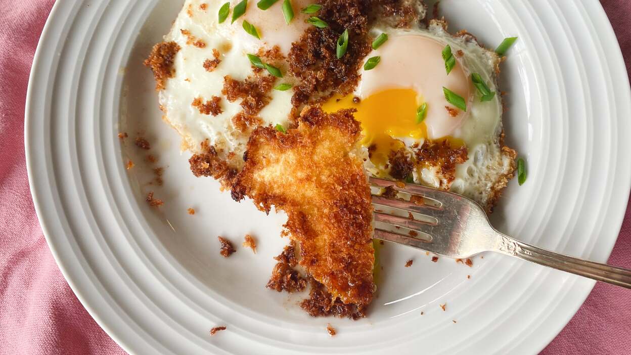 Use Panko to Add a Buttery Crunch to Your Fried Eggs and Scrambles